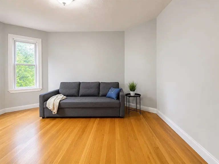 13 Hendry St #3 — Photo 2