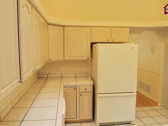 5th image of 806 Stone Canyon Dr