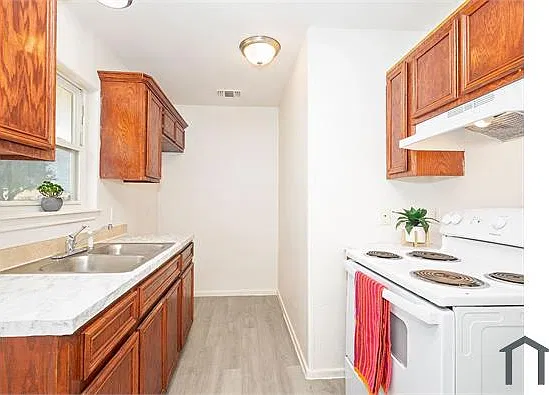 3 bed, 750 sqft, $1,000 — Photo 2