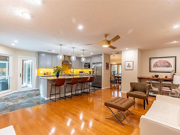5th image of 15833 Glenarn Dr