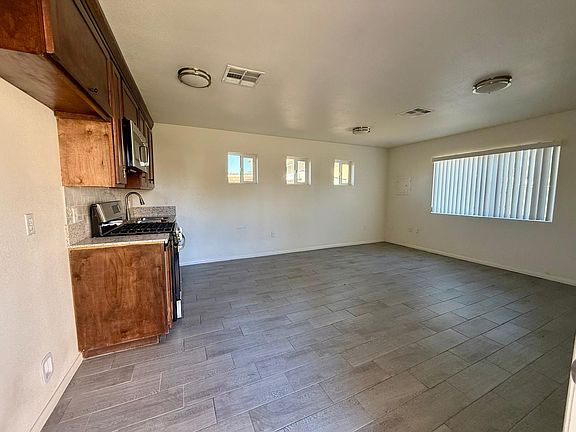 2nd image of 802-1 E Calle De Oro