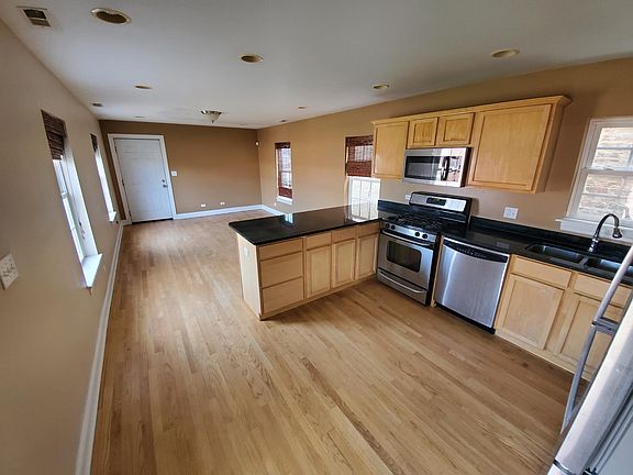 3rd image of 2453 W Grenshaw St #B