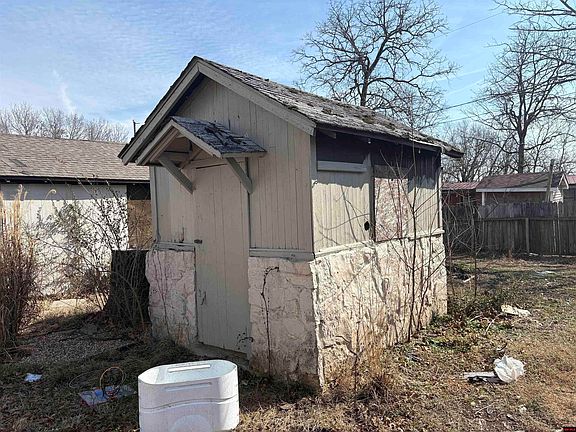 5th image of 103 Oak St