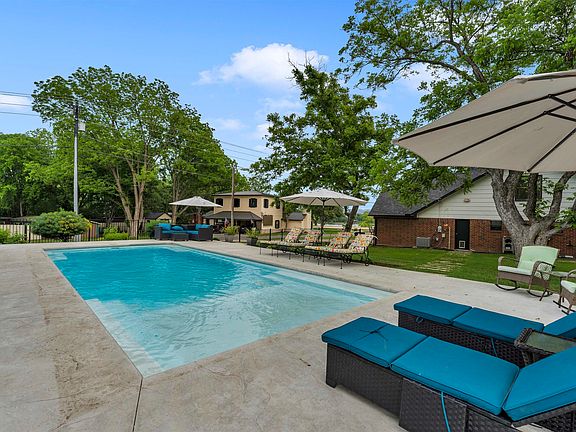 5th image of 1701 Bluebonnet Lane