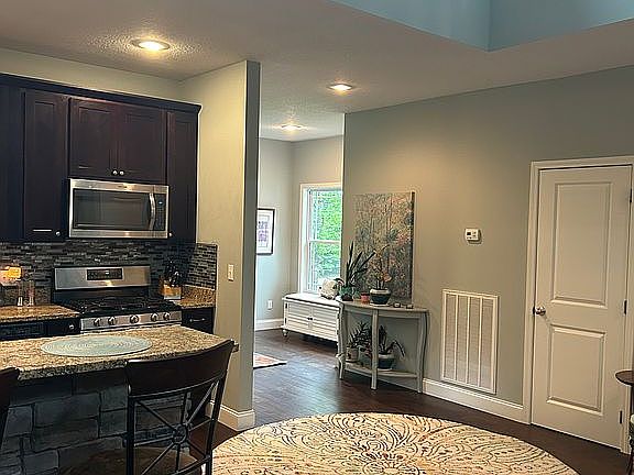 5th image of 346 Red Oak Dr