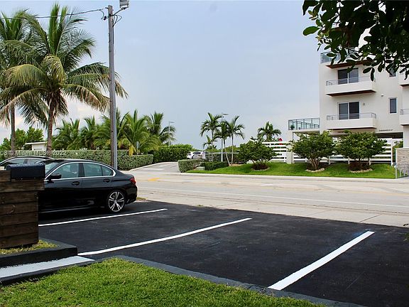 4th image of 5907 N Ocean Dr #1