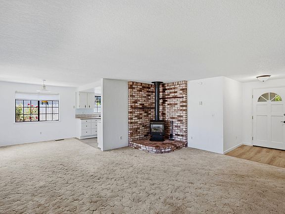 4th image of 107 Walnut Dr