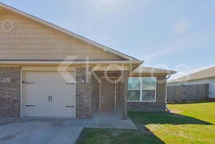 1st image of 3902 E Thomas St #B