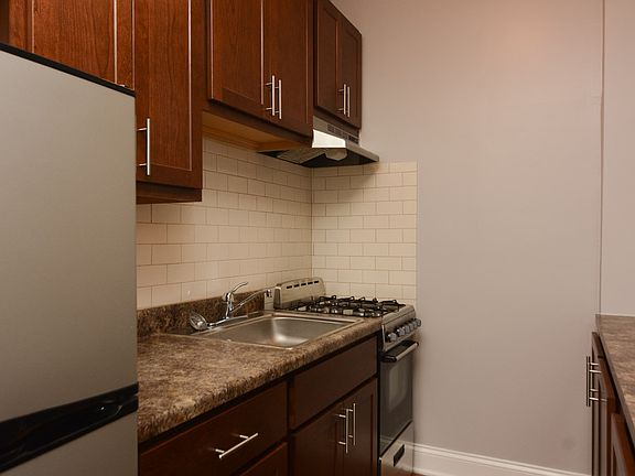 5th image of 4756 N Maplewood #901