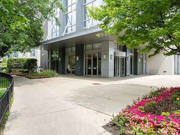 2nd image of 1841 S Calumet Ave APT 807
