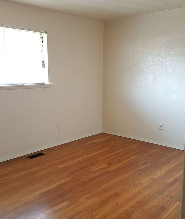 1st image of 1625 W Pembroke Ave APT 24