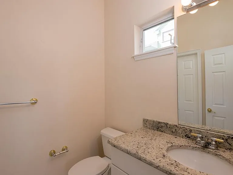 1607 Deleon St — Photo 21