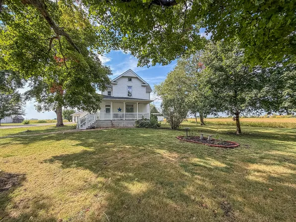 220 E 4th St S, Arcola, IL 61910