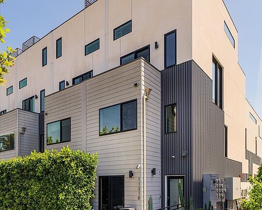 2nd image of 11310 Victory Blvd