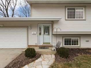 964 Yorkshire Ln, Crystal Lake, IL 60014