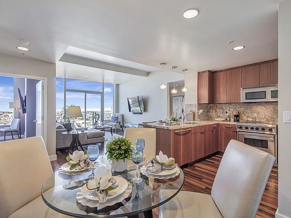 3rd image of 38 N Almaden Blvd Unit 2019