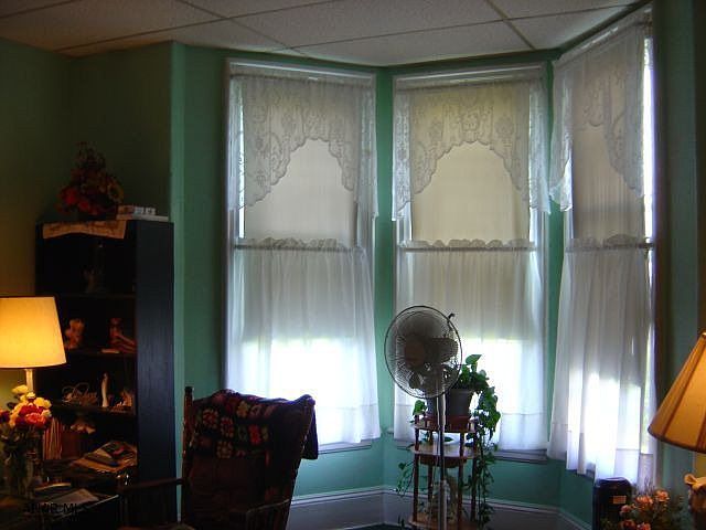 2nd image of 924 3rd Ave