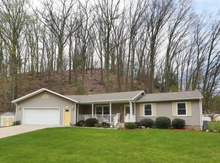 17911 Oak Hill Ct, Grand Haven, MI 49417