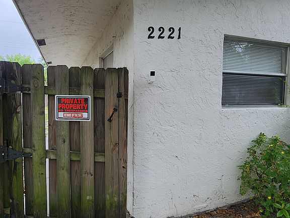 5th image of 2221 NW 4th Ct #2