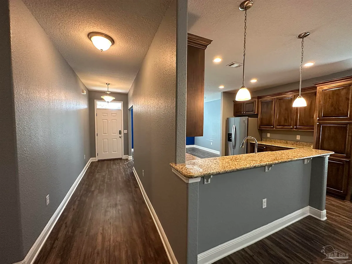 Building Photo - 841 Oak Aly
