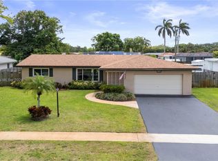 5520 SW 7th St, Plantation, FL 33317