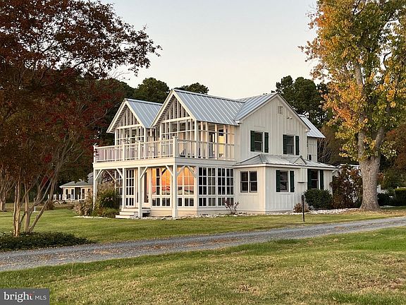 3rd image of 16530 Piney Point Rd