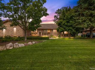 54251 Algonquin Dr, Shelby Township, MI 48315