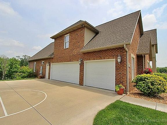 3rd image of 301 Trillium Ln