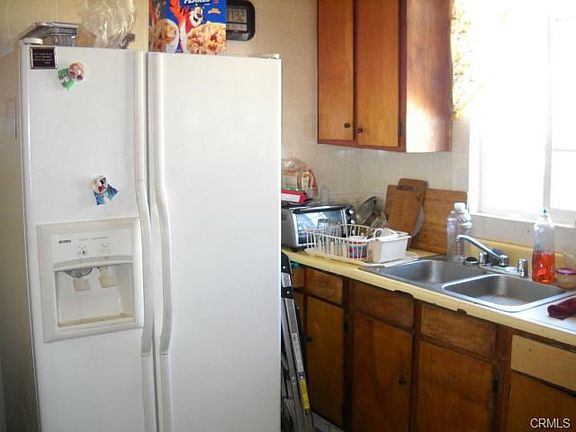 3rd image of 2423 W 74th St