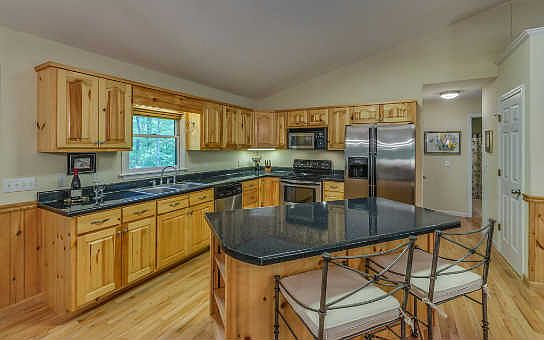 4th image of 164 Hillsdale Dr