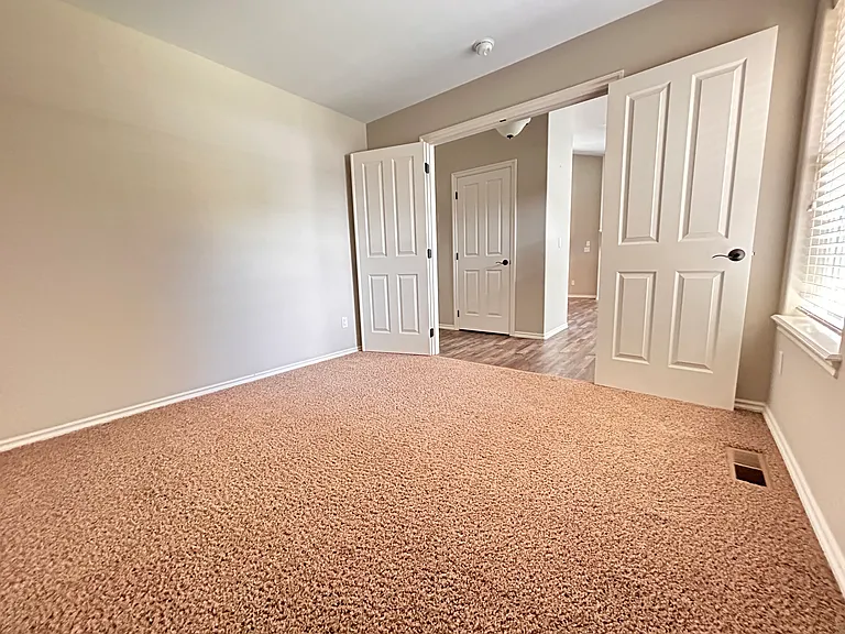 1022 S 88th Ave — Photo 5
