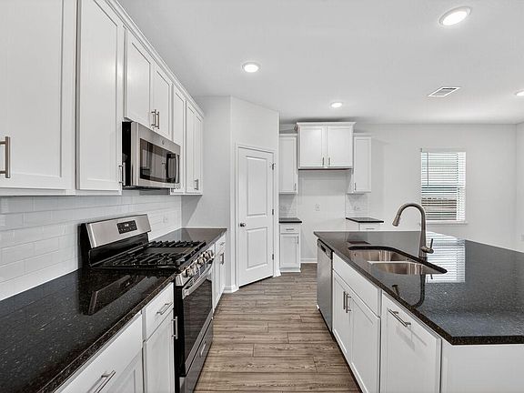 3rd image of 15404 Flowers Vw