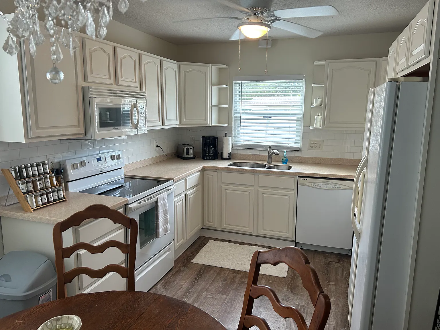 3 bed, 1056 sqft, $2,950 — Photo 4