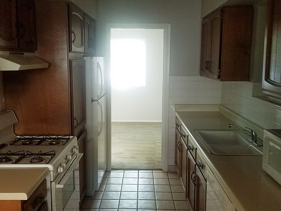 4th image of 1921 N Cavalier Dr
