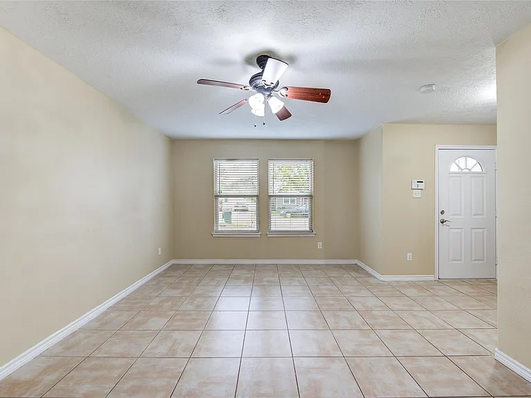 605 Center St #B — Photo 9