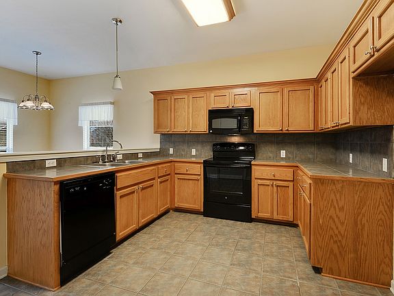 3rd image of 36019 Wilmington Ave