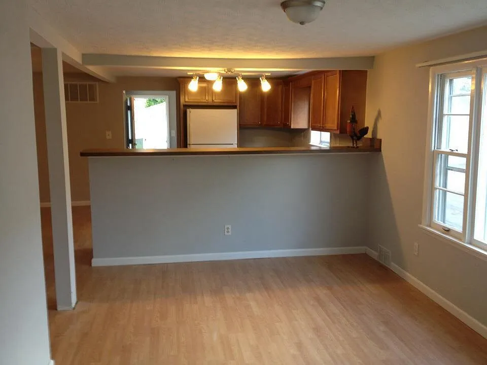 1109 Hess Ln photo 1