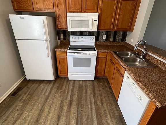 5th image of 427 Lower Stone Ave APT A