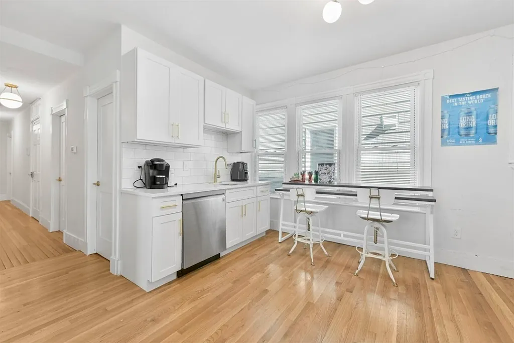 5 bed, 1400 sqft, $8,000 — Photo 1