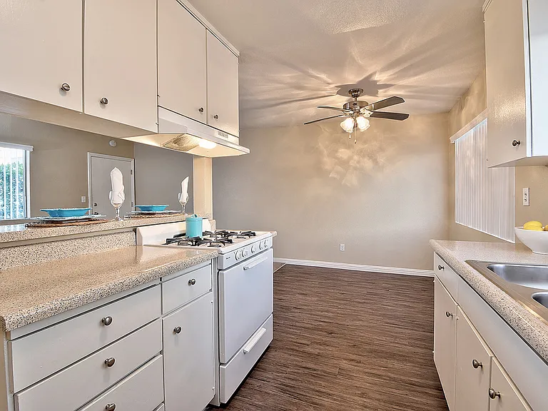 245 E Lincoln Ave — Photo 1
