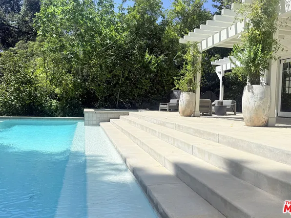 380 S Arroyo Blvd, Pasadena, CA 91105