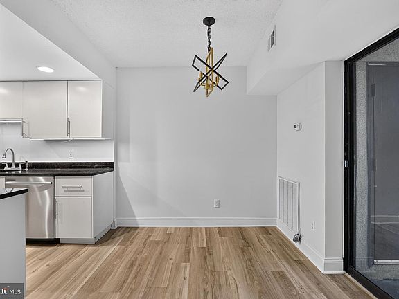 4th image of 2200 Castle Rock Sq APT 2B