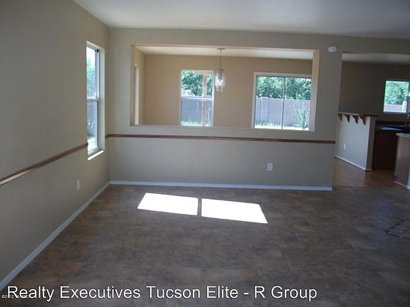 3rd image of 1055 W Calle Puesta Del Sol