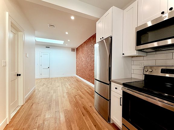 4th image of 353 E 77th St APT 7