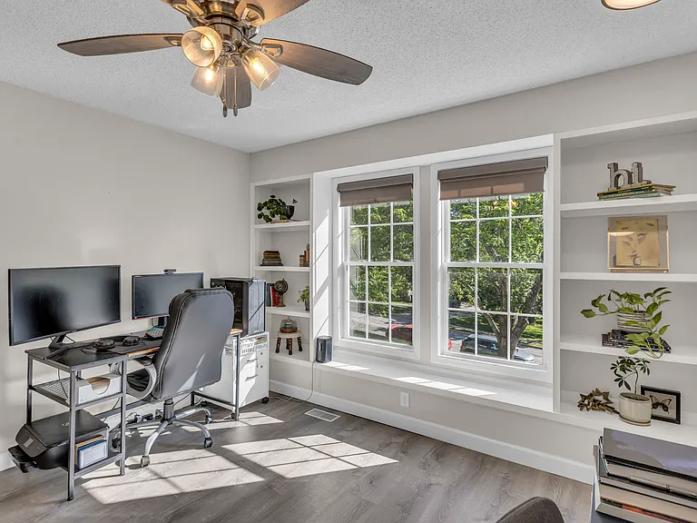 1409 Lawrence Ave — Photo 13