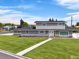 921 1st Ave NW, Ephrata, WA 98823