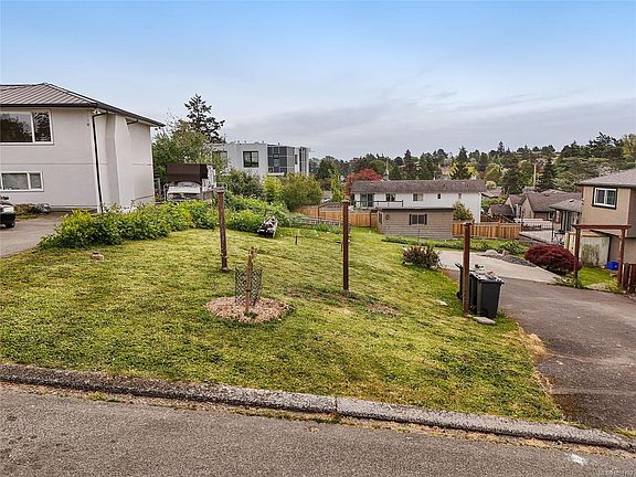 3rd image of 1079 Gosper Cres