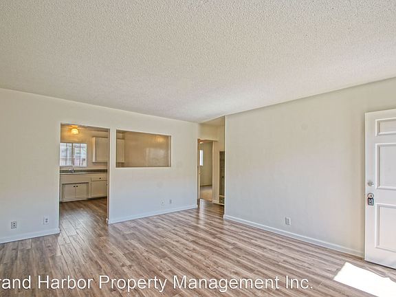 5th image of 2601 Vanderbilt Ln APT 4