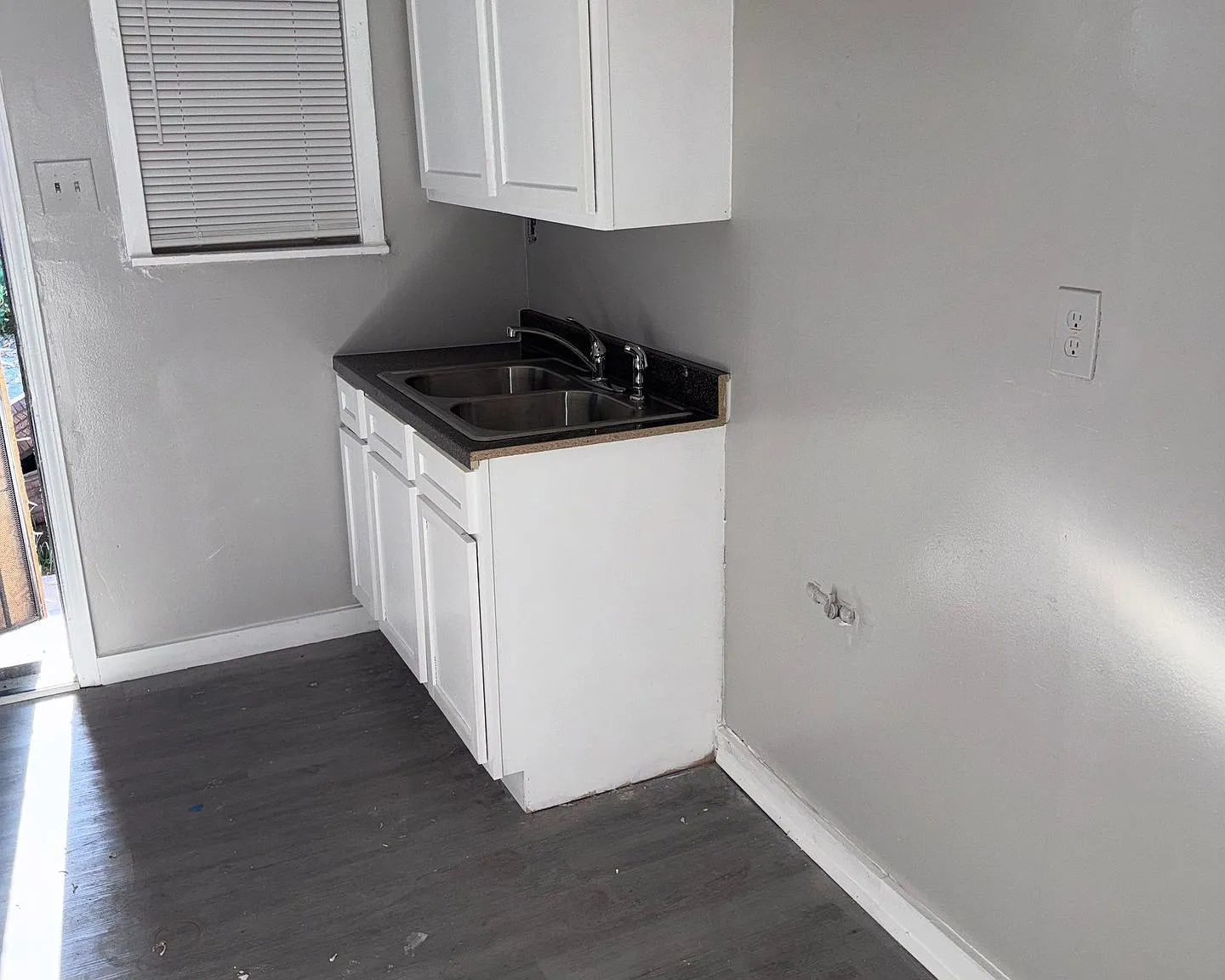 Latham — Photo 2
