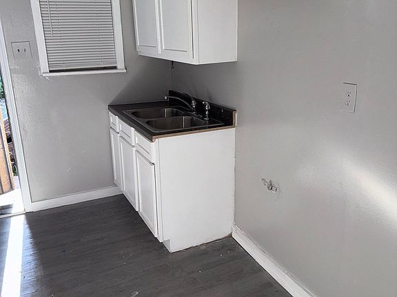 2nd image of 1235 Latham St